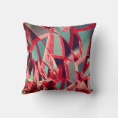 灰色または青の霧雨の多いイメージの上に赤い縞が流れる クッション (裏面)