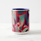 灰色または青の霧雨の多いイメージの上に赤い縞が流れる マグカップ (中央)