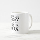 灰色を、私見ます銀製キツネを見ます コーヒーマグカップ (正面右)