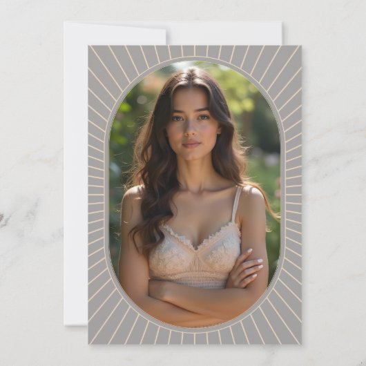 灰色エレガントなヴィンテージ楕円形の大学院キャップ写真 招待状 (裏面)