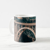 灰色コンクリート橋の景観撮影方法 コーヒーマグカップ (正面左)