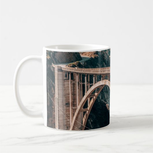 灰色コンクリート橋の景観撮影方法 コーヒーマグカップ (左)