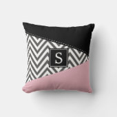 灰色ジグザグ、灰色のシェブロン、ピンク、モノグラム クッション (正面)