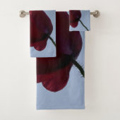 灰色パーソナライズされたの空で赤いポピーをコーニッシュ バスタオルセット (インサイチュ)