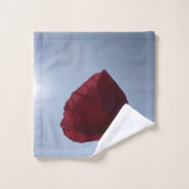 灰色パーソナライズされたの空で赤いポピーをコーニッシュ バスタオルセット (ウォッシュタオル)