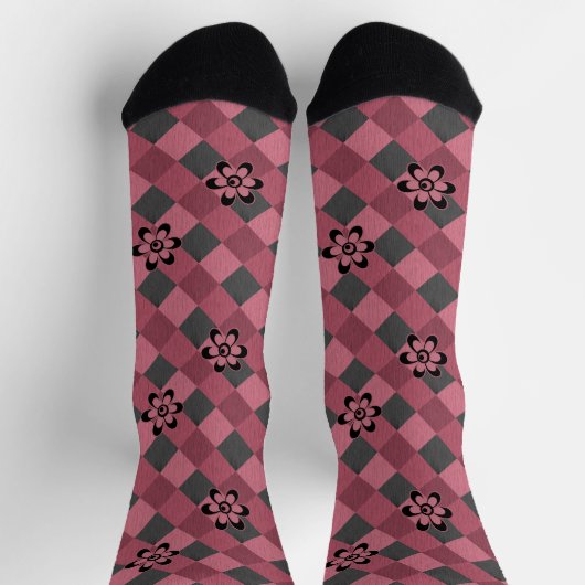 灰色ピンクの市松模様に花付き幾何学模様 ソックス (上部)