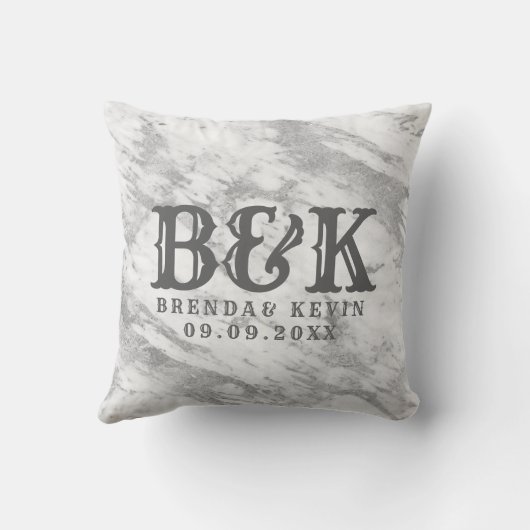 灰色フェイク大理石結婚のモノグラム クッション (裏面)