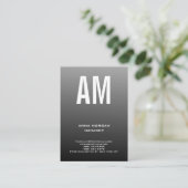 灰色ユニーク黒プレーンシンプルモノグラム 名刺 (スタンド正面)