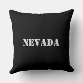 灰色及び黒のネバダのタイポグラフィの装飾用クッション クッション (裏面)