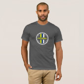 灰色媒体のバッジ Tシャツ (正面フル)