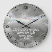 灰色嵐雲の中の虹と大きな時計 ラージ壁時計 (正面)