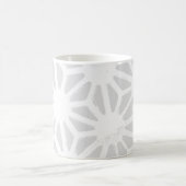 灰色淡い色の幾何模様 コーヒーマグカップ (中央)
