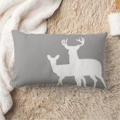 灰色白の男女のシカ ランバークッション (ブランケット)