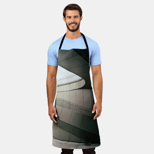 灰色金属手すり付きホワイトコンクリート階段 エプロン (着用した状態)