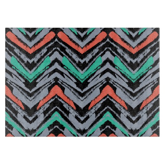 灰色、ティール（緑がかった色）およびシェブロン珊瑚の手描きのパターン カッティングボード (正面)