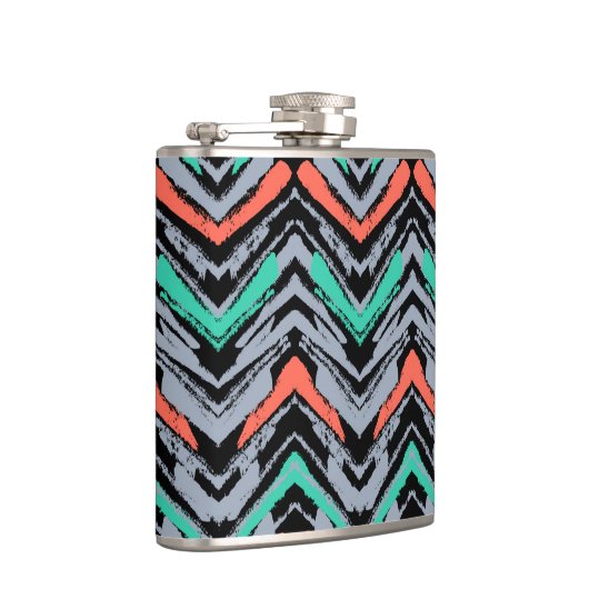 灰色、ティール(緑がかった色)およびシェブロン珊瑚の手描きのパターン フラスク (右)