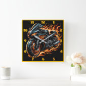 炎々としたオートバイが夜を通して轟音を上げる スクエア壁時計 (ホーム)