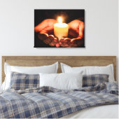 炎でろうそくを持つ愛する手 キャンバスプリント (インサイチュ (寝室))