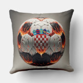 炎とクロアチア国旗を持つサッカーボール クッション (裏面)