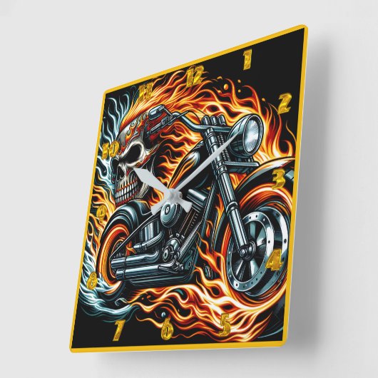 炎に包まれたスカルの燃えるオートバイ鮮やかク スクエア壁時計 (傾斜)