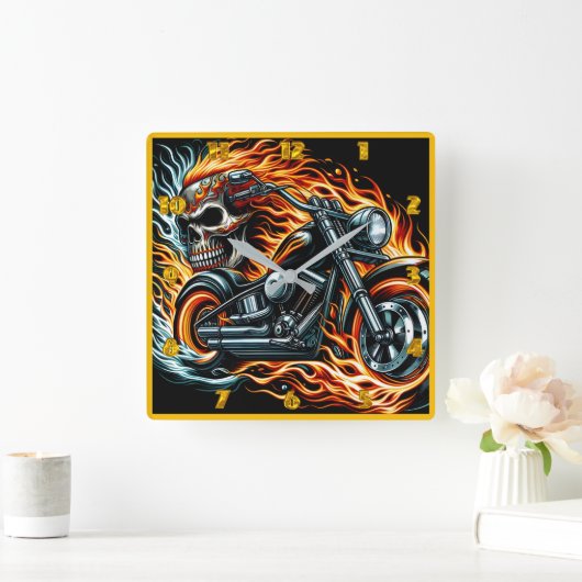 炎に包まれたスカルの燃えるオートバイ鮮やかク スクエア壁時計 (ホーム)