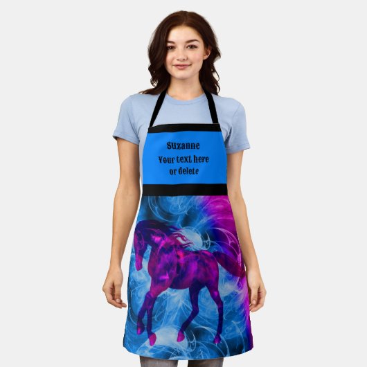 炎のギャロピンブラックホースパーソナライズされた エプロン (着用した状態)