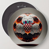 炎のクロアチアのサッカーボール 缶バッジ (正面&裏面)