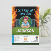 炎のサッカーテーマボーイズフォト誕生日 招待状 (スタンド正面)