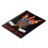 炎の中でパックとスティック、ホッケーはOK、スポーツ ノートブック (左側)