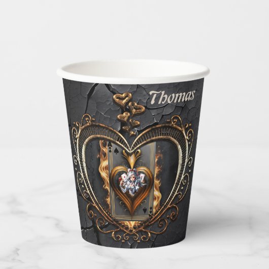 炎の中のハートカードの女性。 紙コップ (正面)