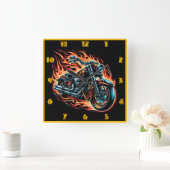 炎の夜を通して燃え盛るオートバイ スクエア壁時計 (ホーム)