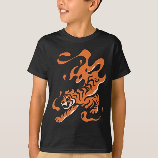 炎の虎:アジアン・ボールド・デザイン Tシャツ (正面)