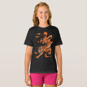 炎の虎:アジアン・ボールド・デザイン Tシャツ (正面フル)