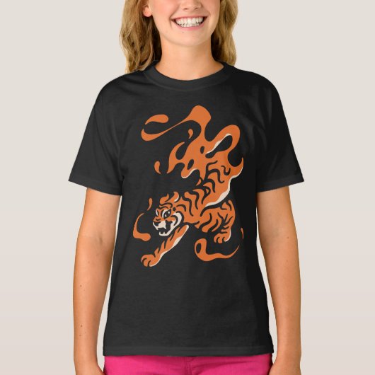 炎の虎:アジアン・ボールド・デザイン Tシャツ (正面)