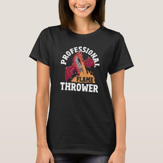 炎を吐くフレイムスローワー 火炎放射器 Tシャツ (正面)