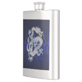 炎を競争させるクロムカーボンの青いドラゴン フラスク (左)