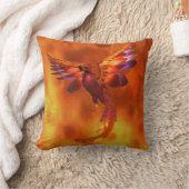 炎カラフルの飛んでいる背景に立つフェニックス クッション (ブランケット)