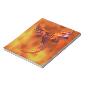 炎カラフルの飛んでいる背景に立つフェニックス ノートパッド (回転)