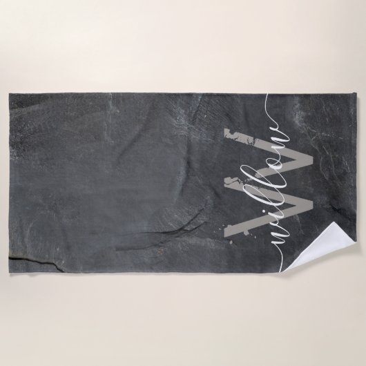 炭スタイリッシュ灰色の石文字モノグラム ビーチタオル (正面)