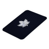 炭素繊維プリント上のクロムのようなメープルリーフ マグネット (左側)