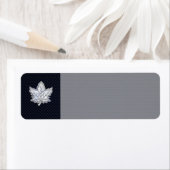 炭素繊維プリント上のクロムのようなメープルリーフ ラベル (インサイチュ)