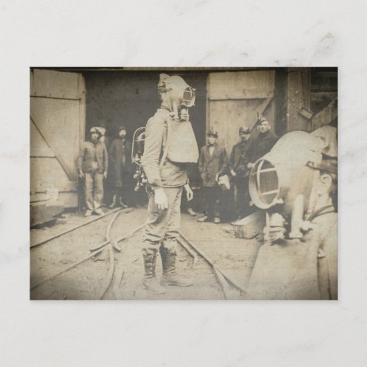 炭鉱で酸素ヘルメットを被った男 ポストカード (正面)