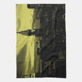 点々のあるイエローブラックニューヨークシティ キッチンタオル (縦)