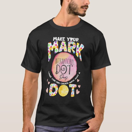 点に点を打つ場所を印に見せる Tシャツ (正面)