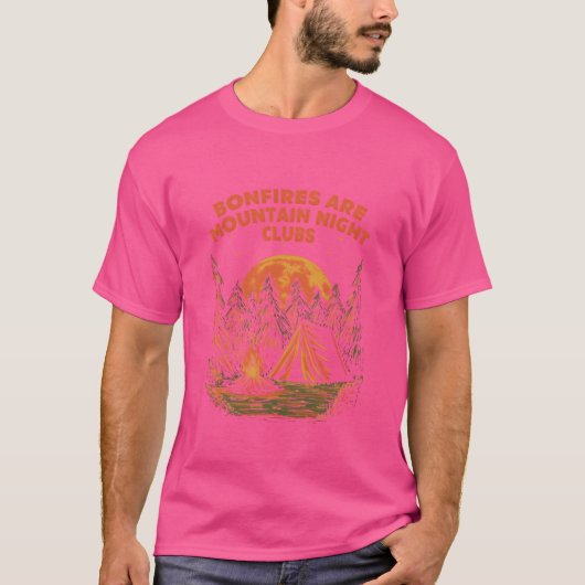 焚き火は山のナイトクラブ キャンプ ハイキング C Tシャツ (正面)