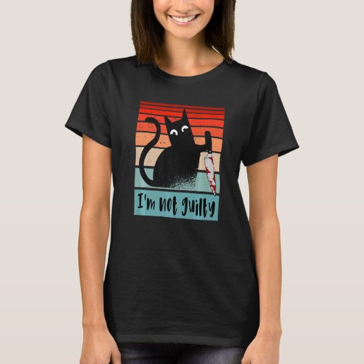 無実の猫 無罪のナイフを持った猫 楽しいハロウィン Tシャツ (正面)