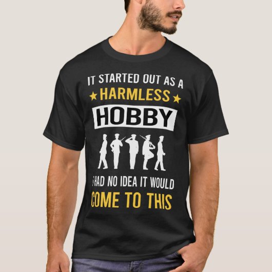 無害なホビーエキシビションドリル Tシャツ (正面)