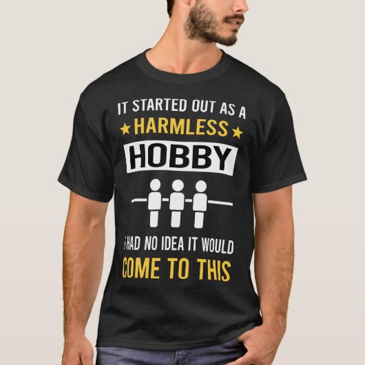 無害な趣味のテーブルサッカー Tシャツ (正面)