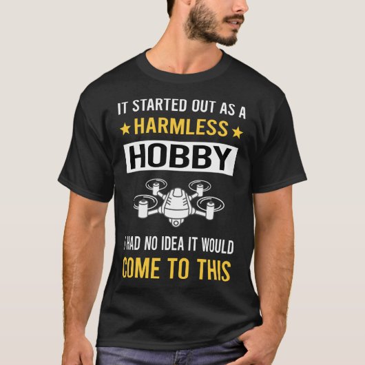 無害ホビードローン飛んでいるドローン Tシャツ (正面)