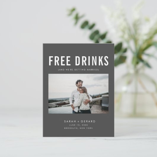 無料おもしろいドリンク結婚のグレーの日付を保存 案内ポストカード (スタンド正面)